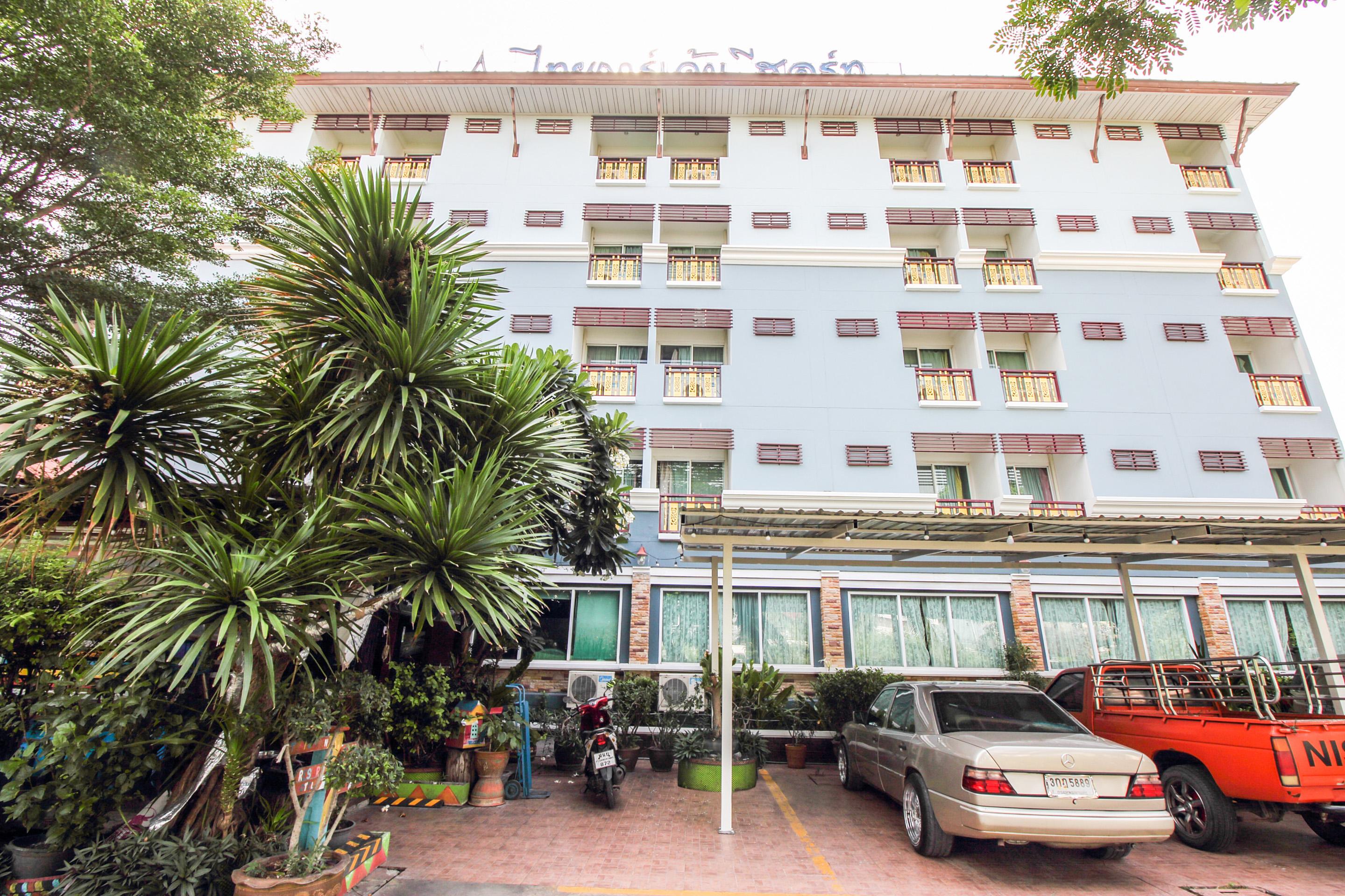 Oyo 280 Thai Garden Resort Банкок Екстериор снимка