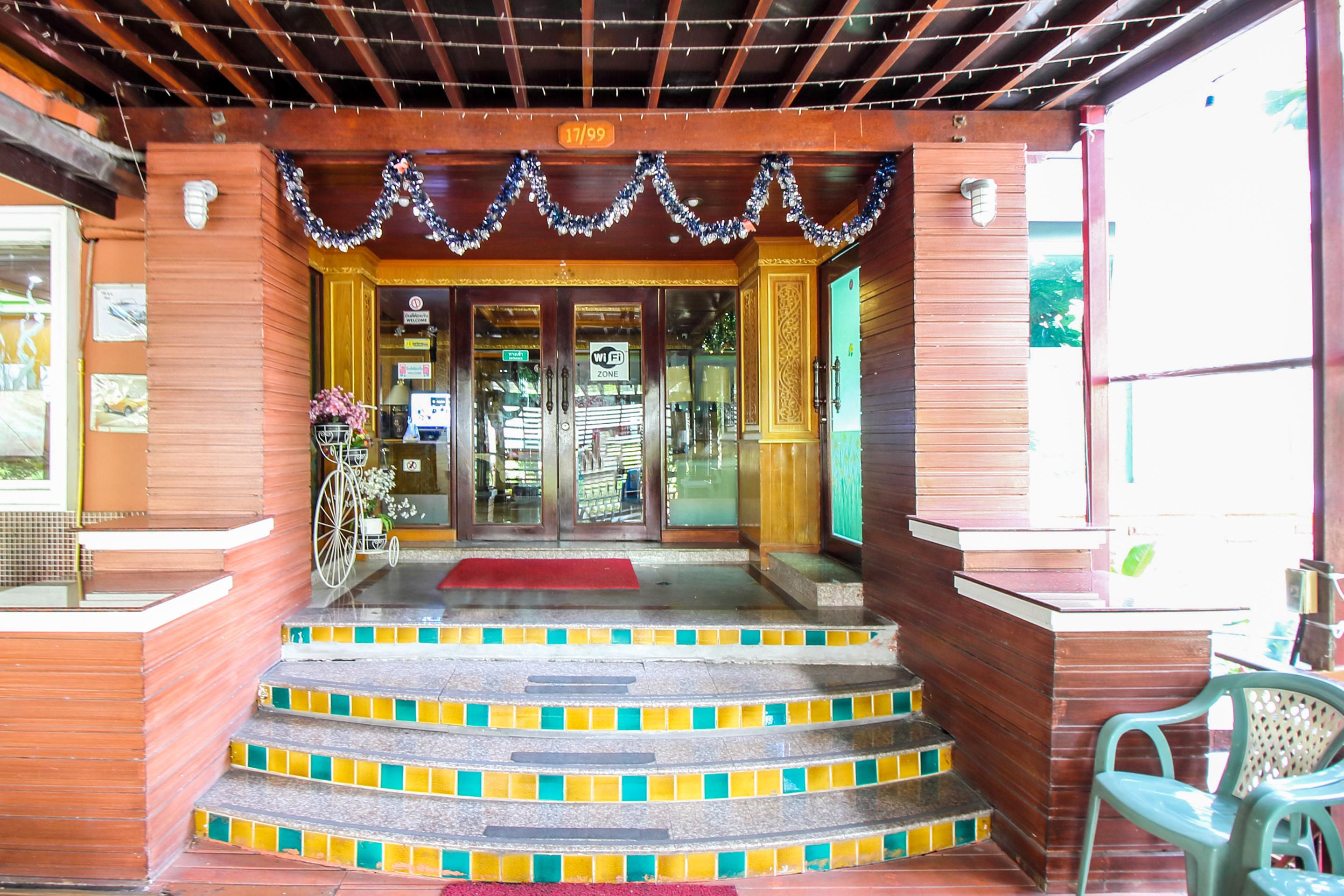 Oyo 280 Thai Garden Resort Банкок Екстериор снимка