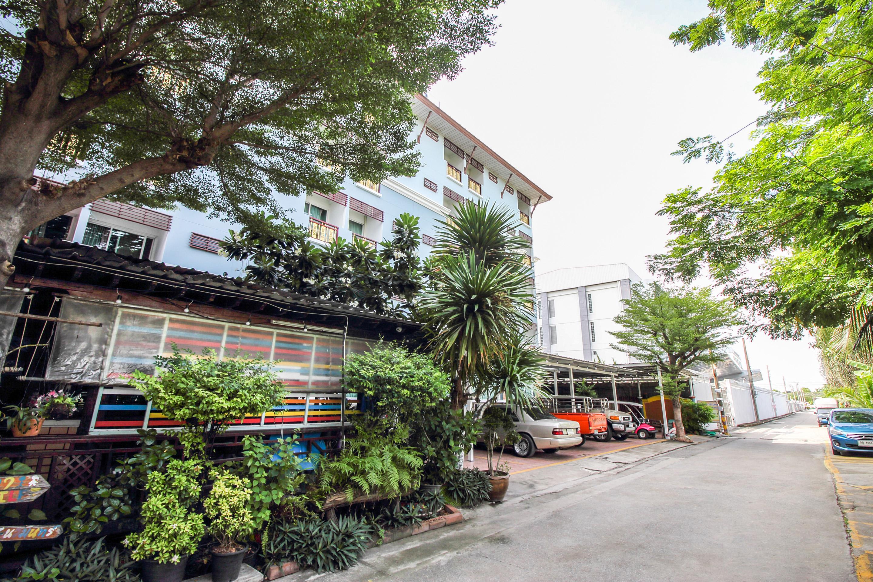 Oyo 280 Thai Garden Resort Банкок Екстериор снимка