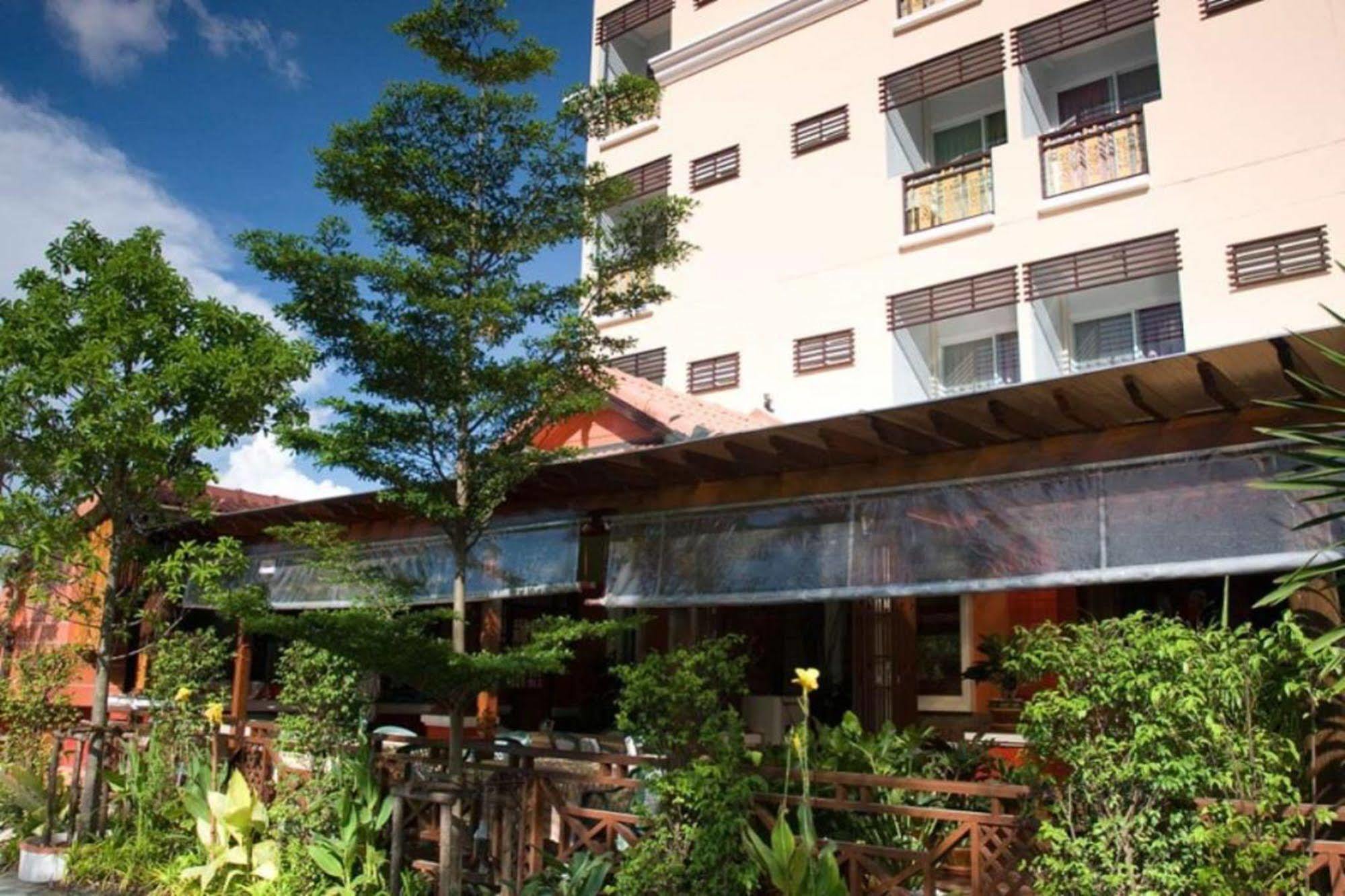 Oyo 280 Thai Garden Resort Банкок Екстериор снимка