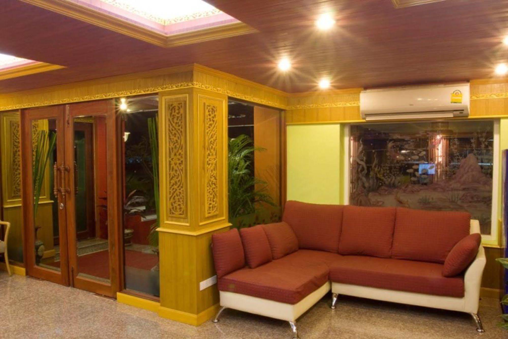 Oyo 280 Thai Garden Resort Банкок Екстериор снимка