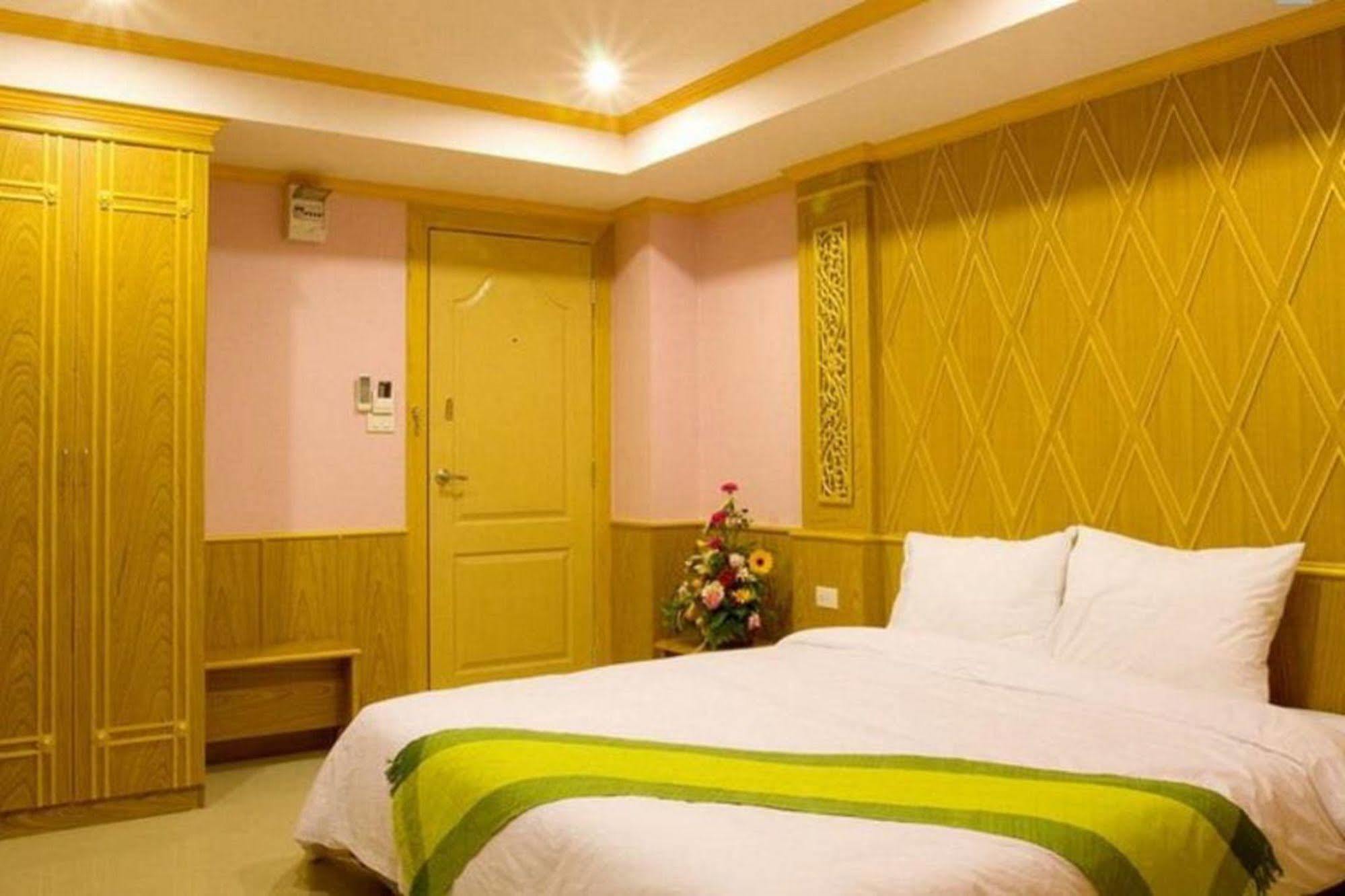 Oyo 280 Thai Garden Resort Банкок Екстериор снимка