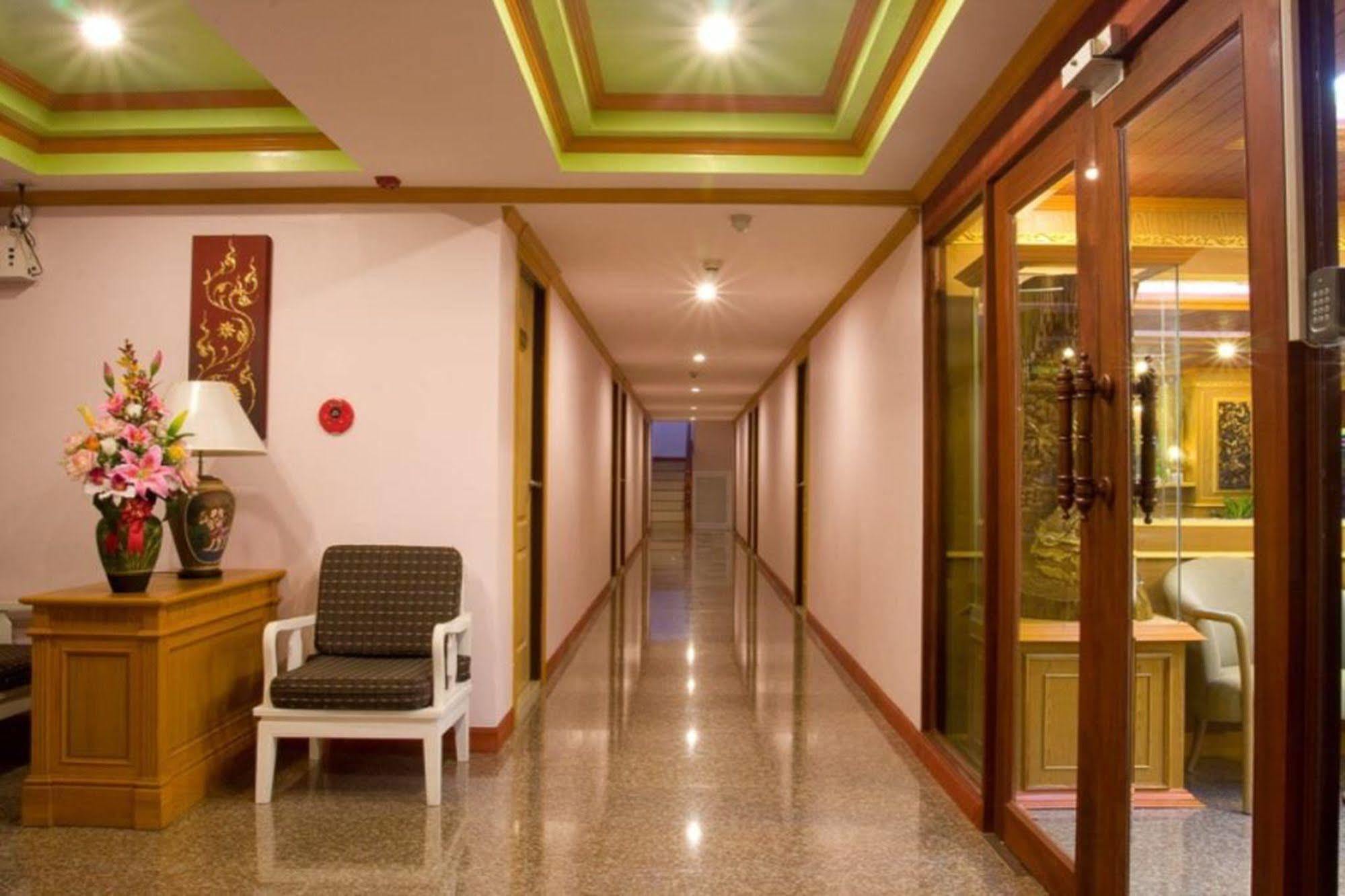 Oyo 280 Thai Garden Resort Банкок Екстериор снимка
