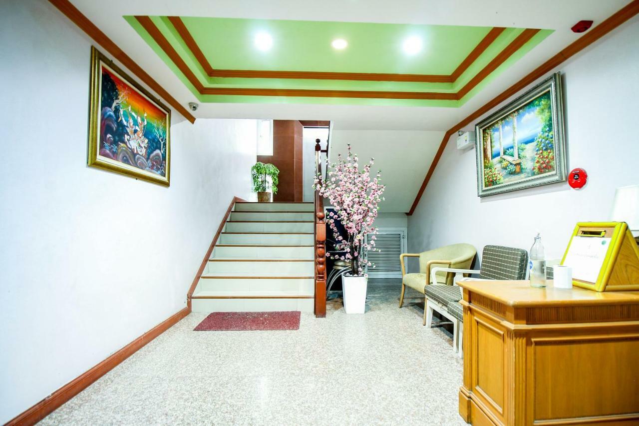 Oyo 280 Thai Garden Resort Банкок Екстериор снимка
