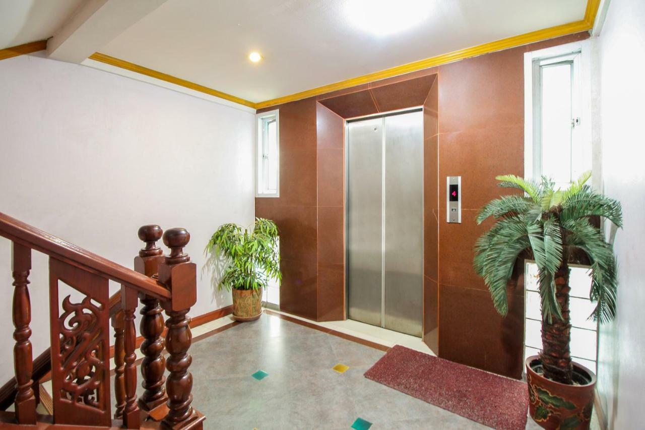 Oyo 280 Thai Garden Resort Банкок Екстериор снимка
